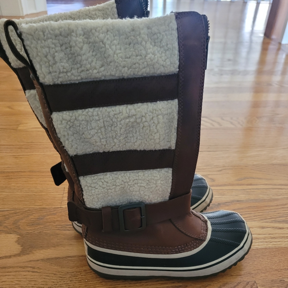 Sorel Helen of Tundra Winter Boots.  Like New.  Size 5